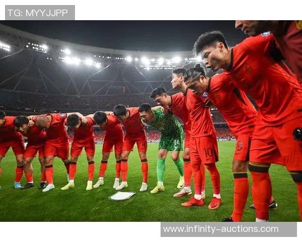 坐车上的足球明星与球迷互动的温馨瞬间与精彩故事